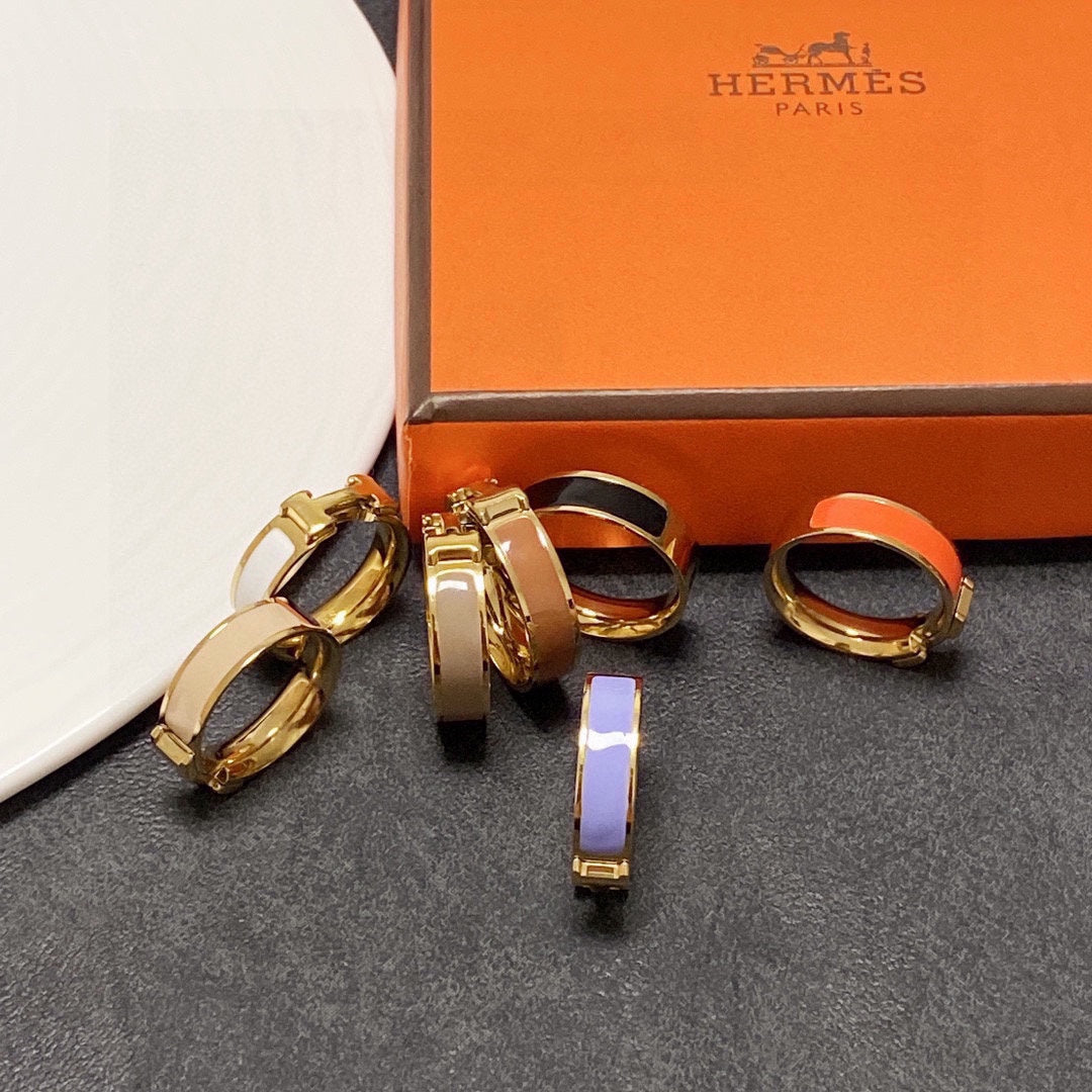18K Vintage Clic Hermes Ring