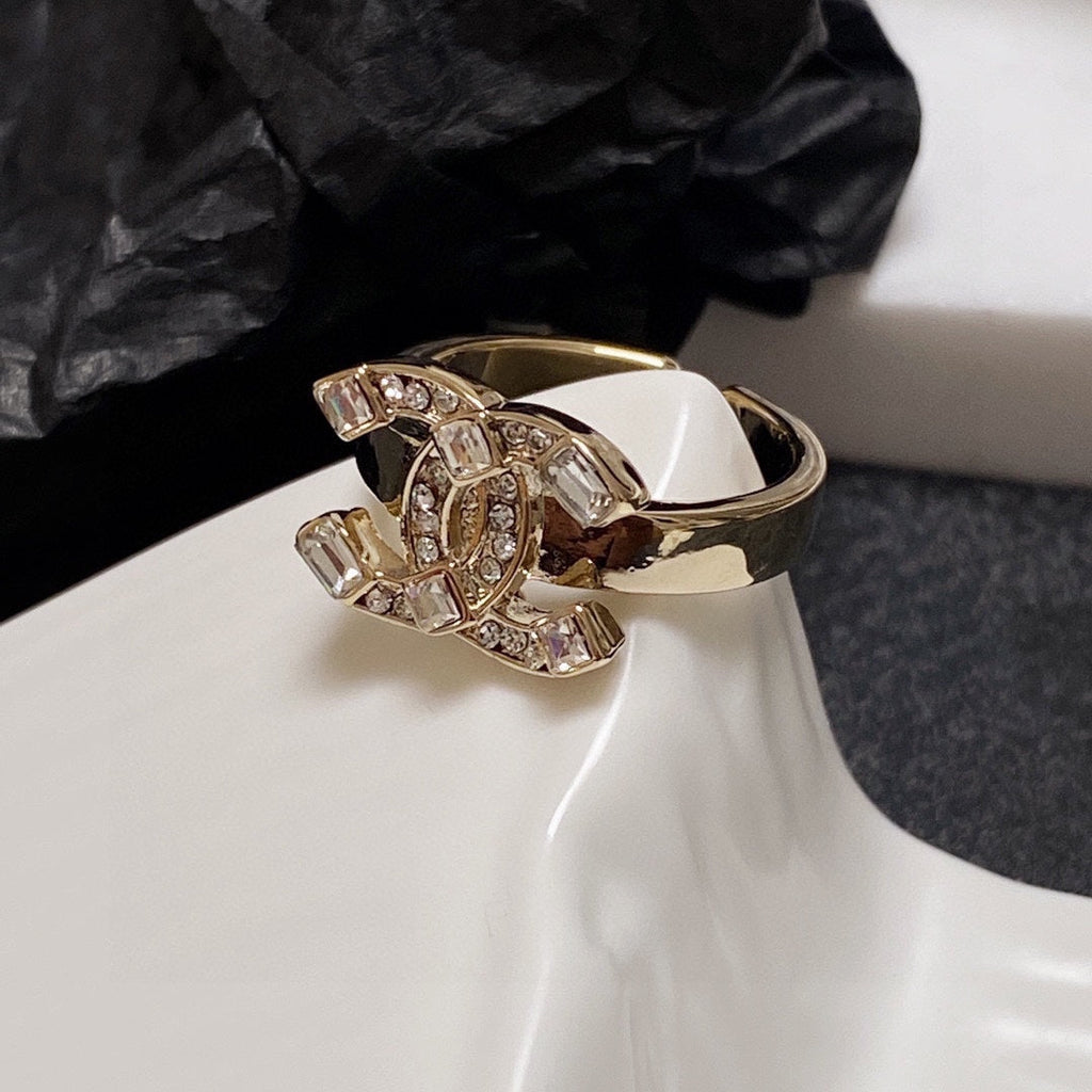 18K  Chanel Crystals Ring