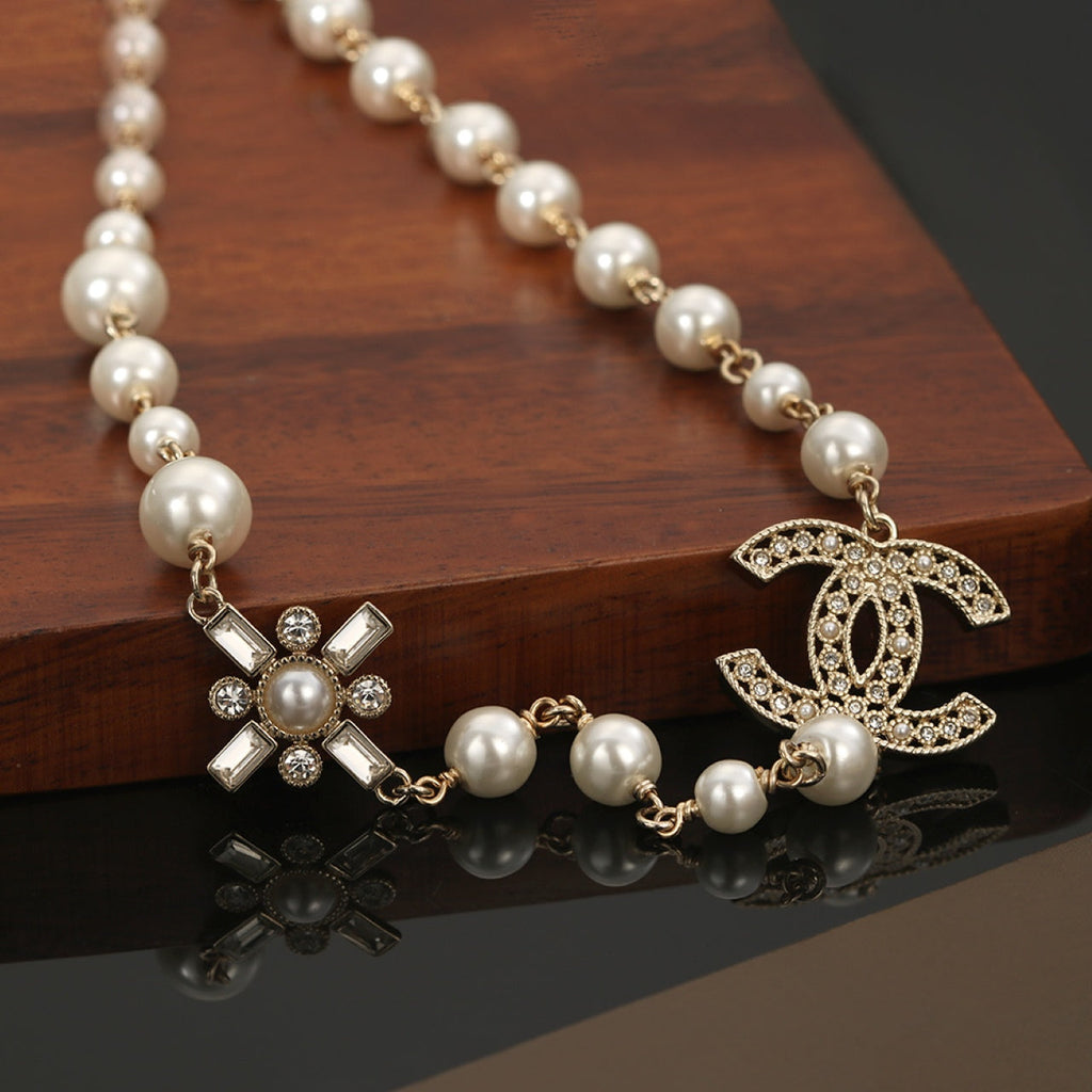 18K  Chanel Flower Pearls Necklace