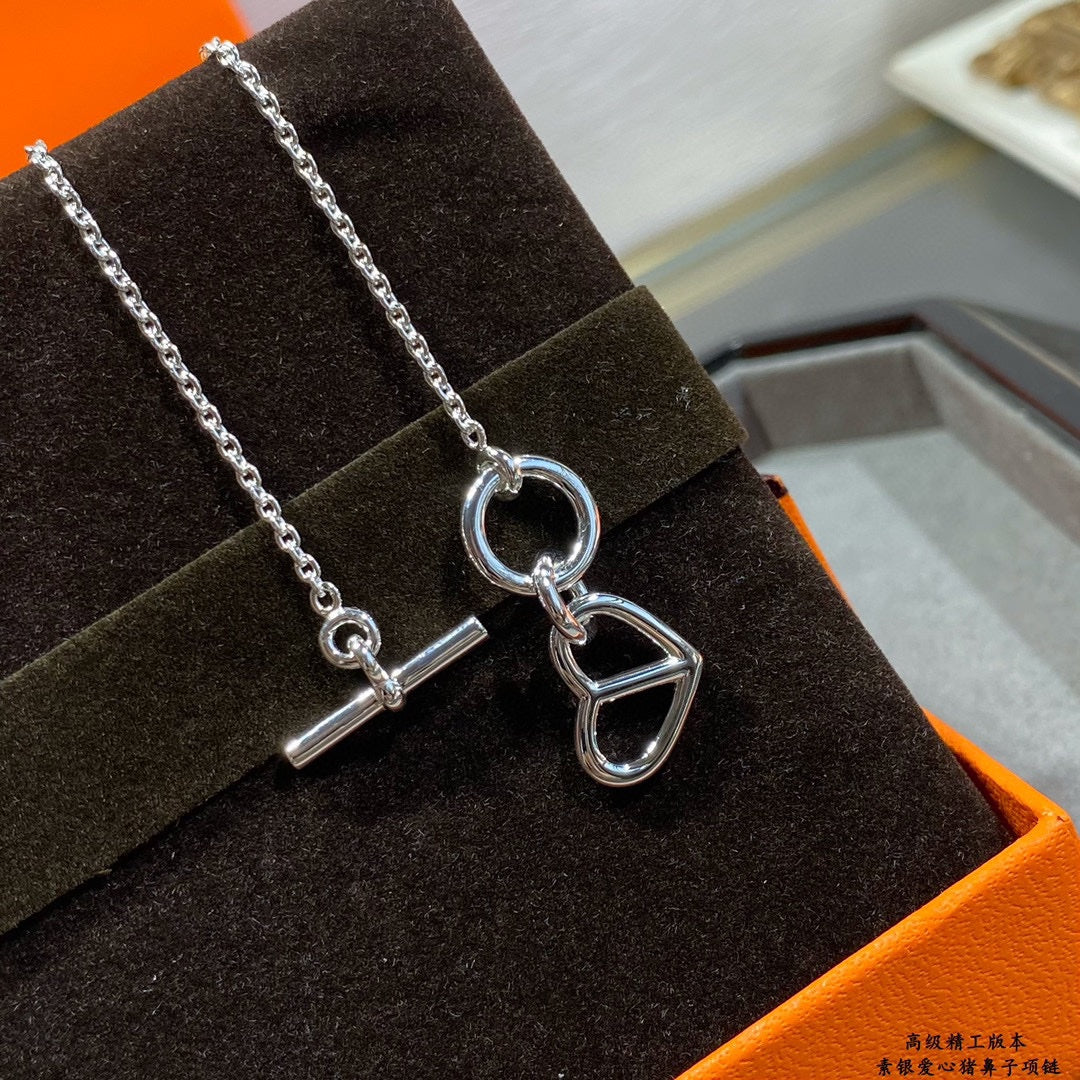 18K Cache-coeur Amulette Pendant Hermes Necklace
